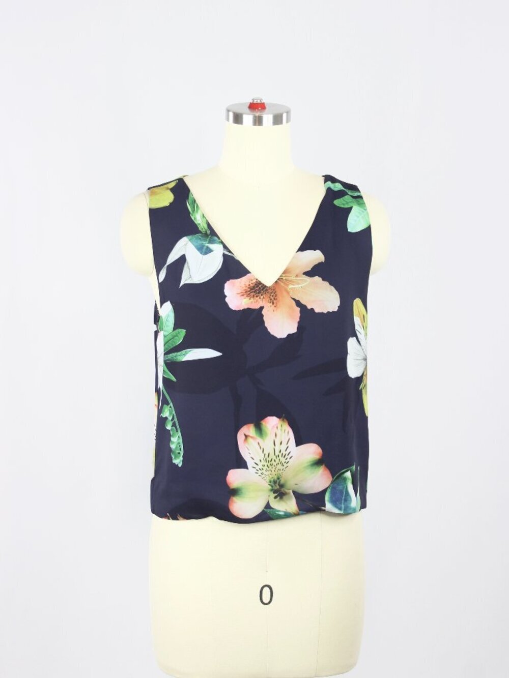 Aritzia BABATON Murphy Navy Floral Matte Satin Cropped V-Neck Blouse, Size XS